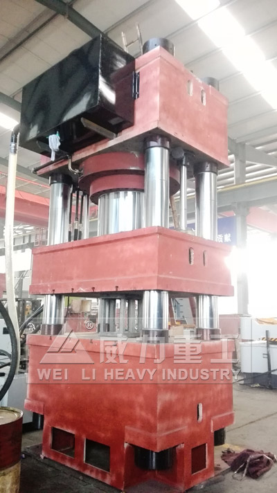 1300噸四柱油壓機(jī)充液箱