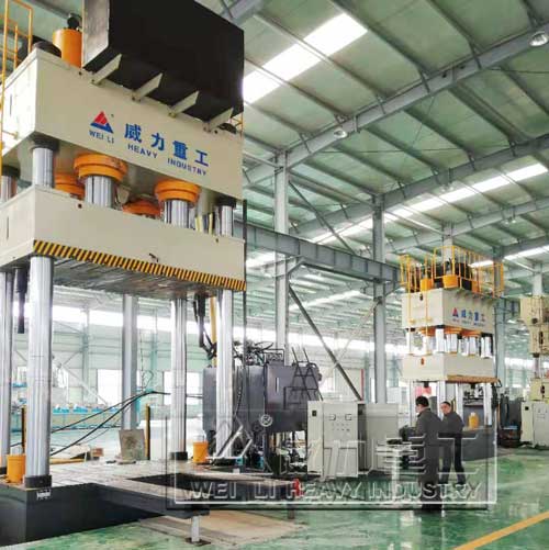 2000噸四柱油壓機(jī)客戶現(xiàn)場(chǎng)圖